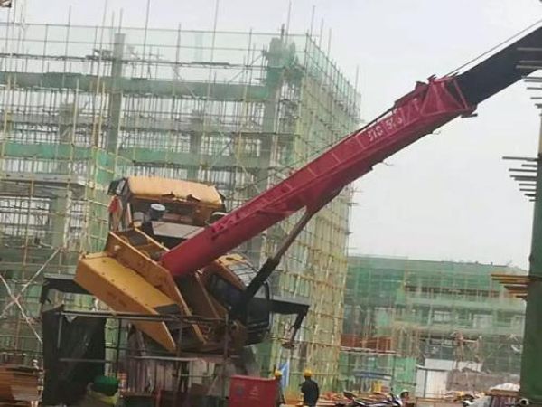 赤壁市吊车出租公司电话_岛辉杰吊车出租经验丰富